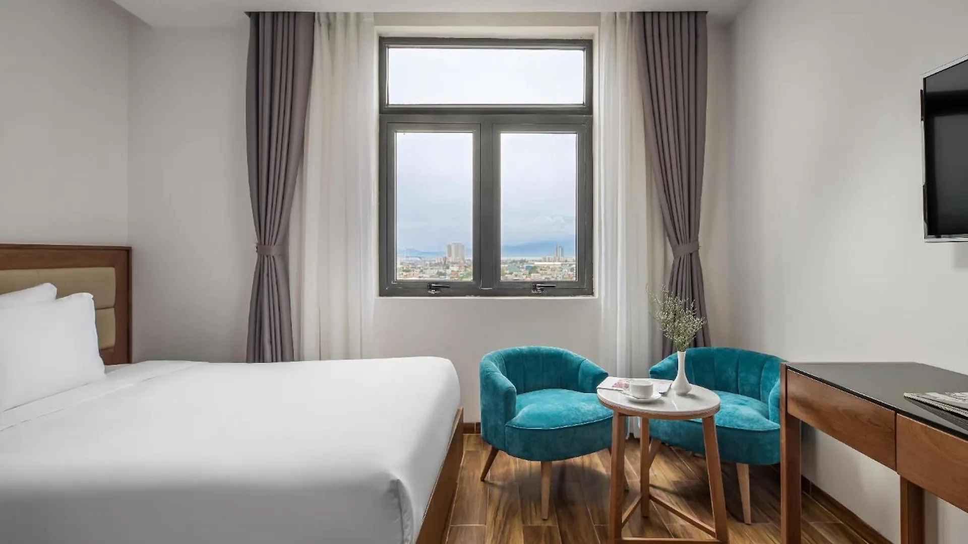 Alisia Beach Hotel Da Nang 4*,