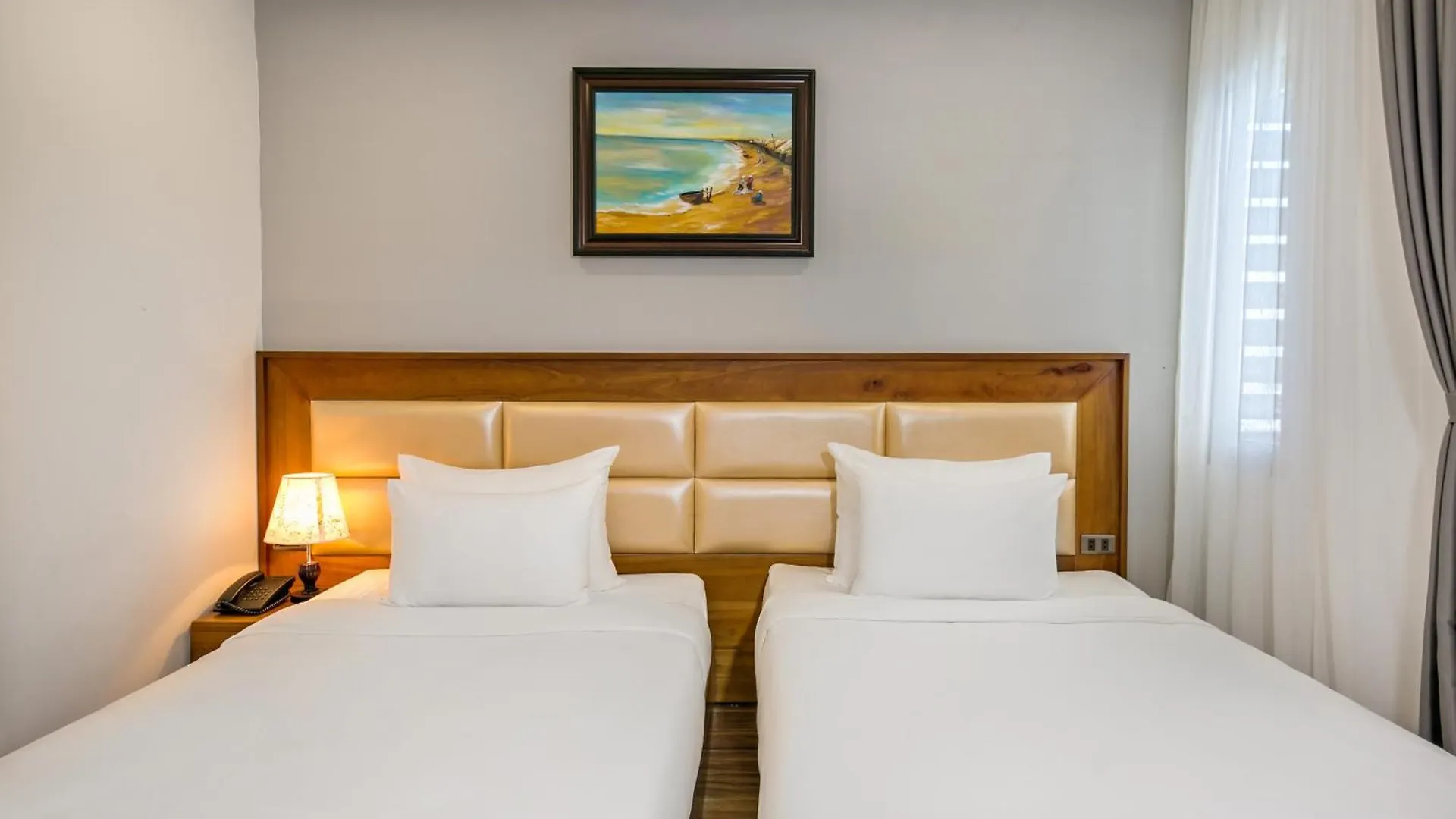 Alisia Beach Hotel Da Nang 4*,