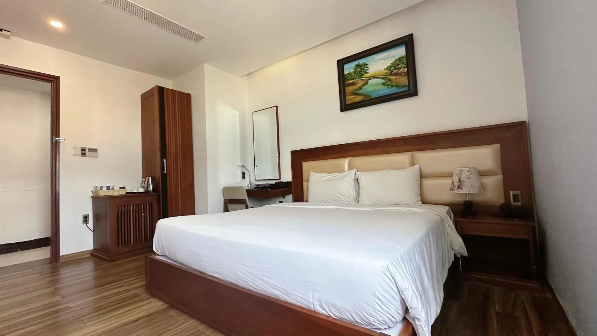 Alisia Beach Hotel Da Nang